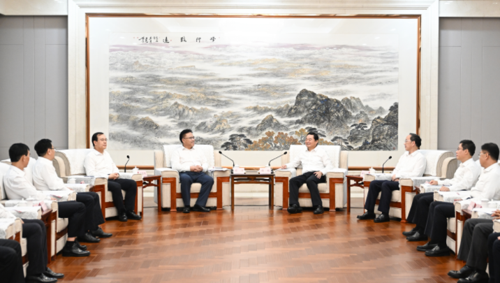 領導班子成員在沈陽拜會遼寧省委書記、省人大常委會主任郝鵬，省委副書記、省長李樂成